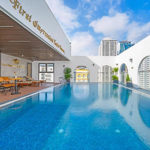 Golden Lotus Hotel Da Nang - Rooftop Bar Sea View